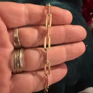 Elegant Gold Link Bracelet